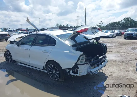 2022 Volvo S60 B5 Momentum из США, поврежденный, VIN 7JRL12FZ5NG162668